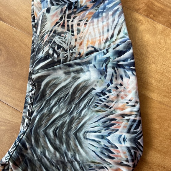 CLS zebra print scrunch leggings - Picture 3 of 3